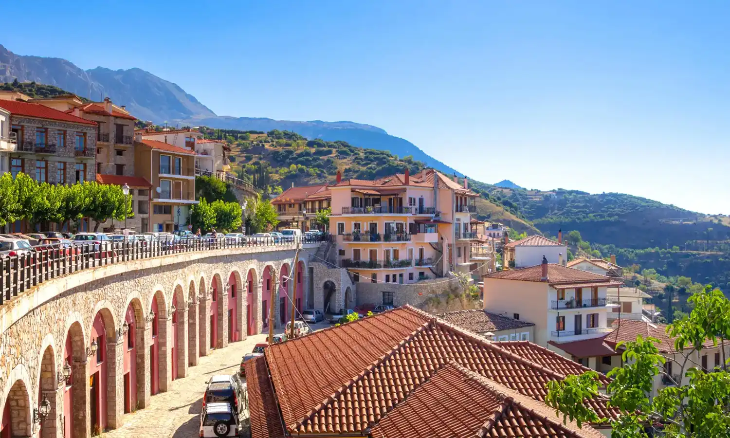 ostrakotravel-tour-delfos-el-ombligo-del-mundo-antiguo-arachova