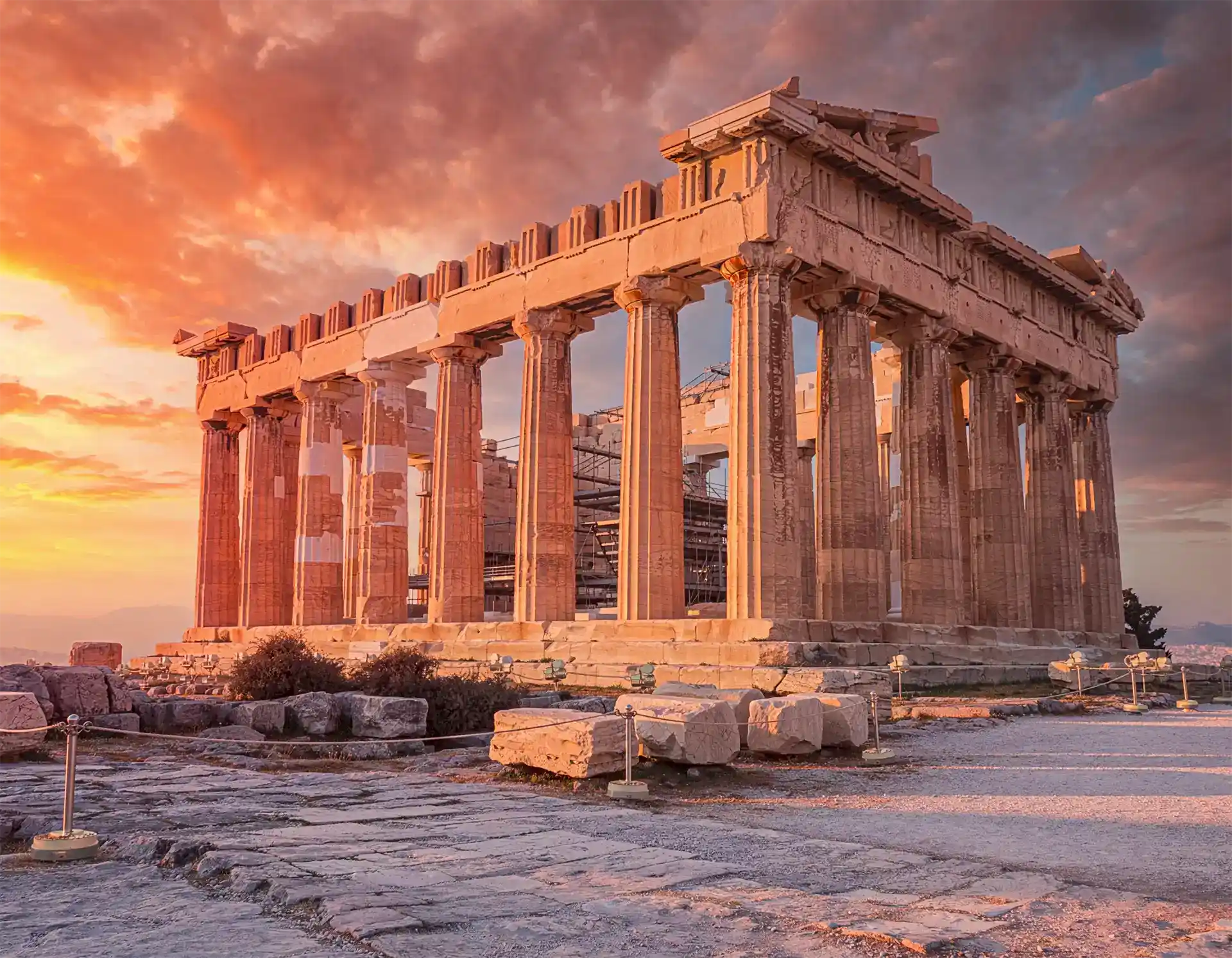 Acrópolis al Atardecer, la Historia Real